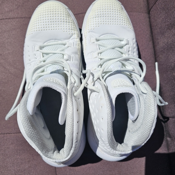 Under Armour basketball shoes - Picture 2 of 8